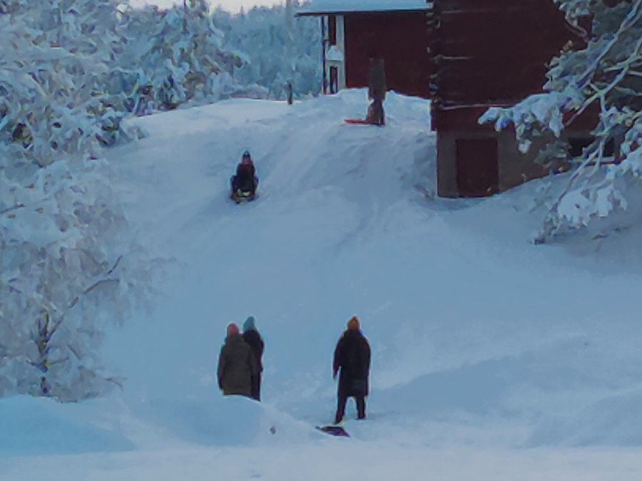 Liikasenmäki talvella liukumäki