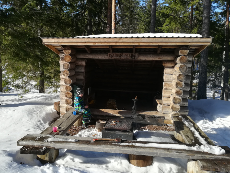 Karhulammen laavu talvi