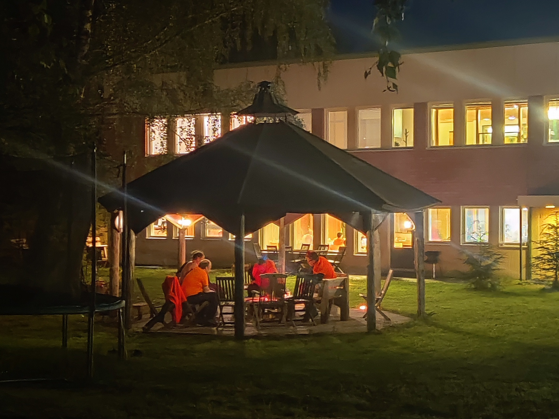 piha nuotiokatos illalla